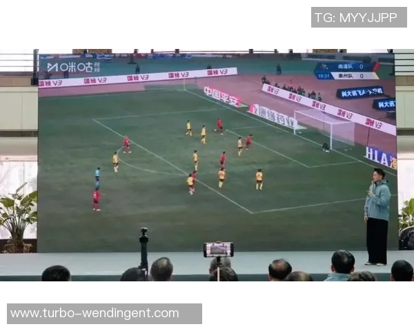 央视体育足球解说带你领略精彩赛事瞬间与球员背后的故事